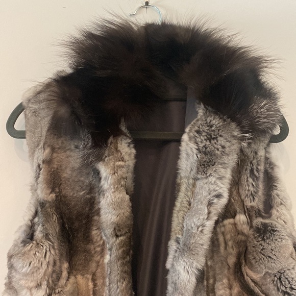 Real Rabbit and Fox Fur Vest - Picture 2 of 3